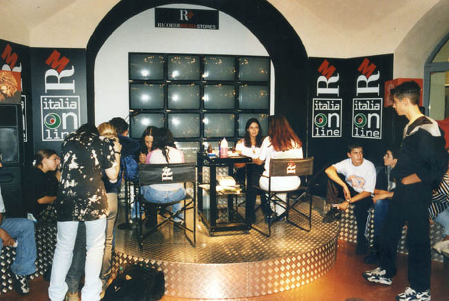 Jenny_Stecchino_Milano_Galleria_Janet Jakson_Virgin_Music_Ricordi_Store