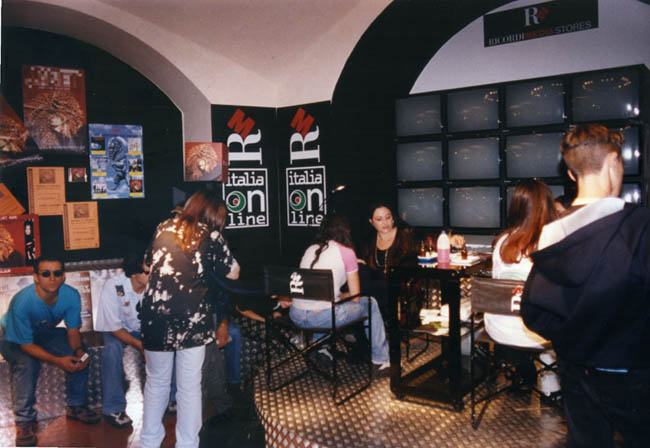 Jenny_Stecchino_Milano_Galleria_Janet Jakson_Virgin_Music_Ricordi_Store2