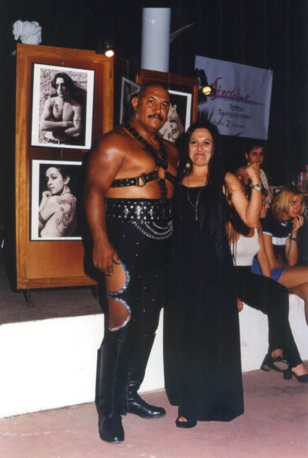 Jenny_Stecchino_discoteca_Ai_Pozzi_Loano_Uomo_forzuto