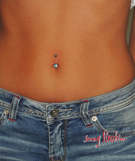 Jenny_Stecchino_piercing_ombelico